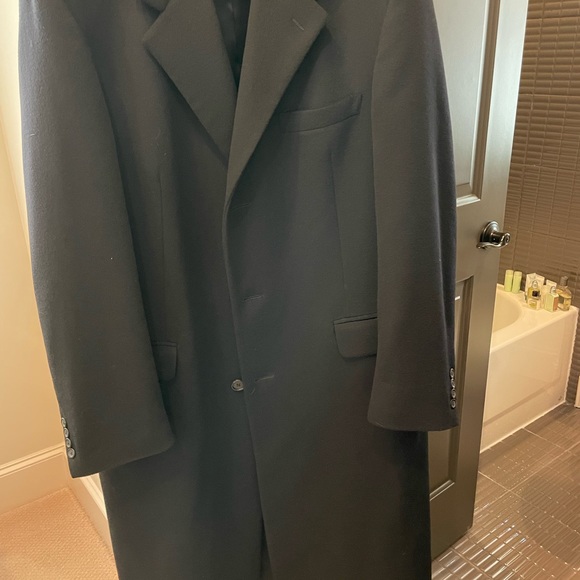 Beautiful never worn men’s 100% cashmere lined navy overcoat by Italian designer